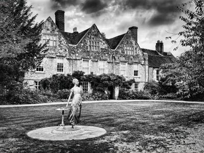 Jane Austen Statue at No. 9 The Close in Winchester