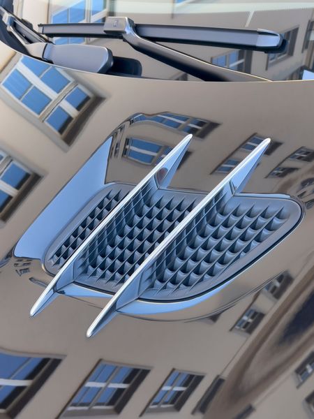 car-reflection-mercedes-R231-SL