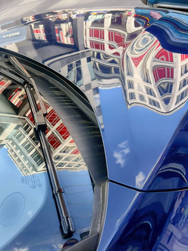 car-reflection-Friedrichstrasse in Berlin